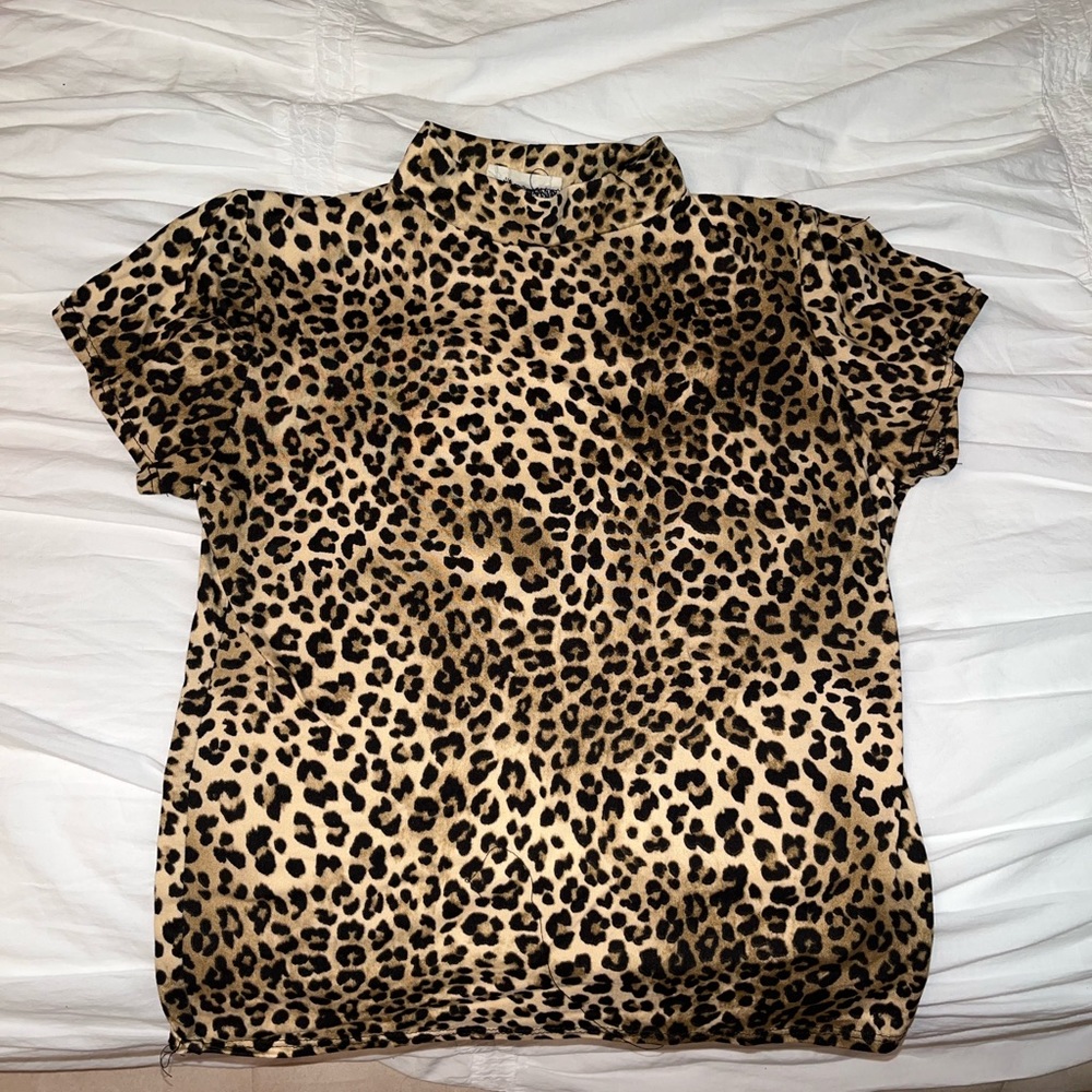 Size M cheetah print shirt